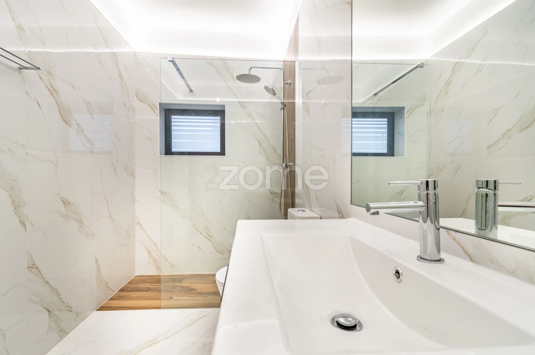 Apartamento T2 para Arrendamento em Lordelo do Ouro e Massarelos Foto 24