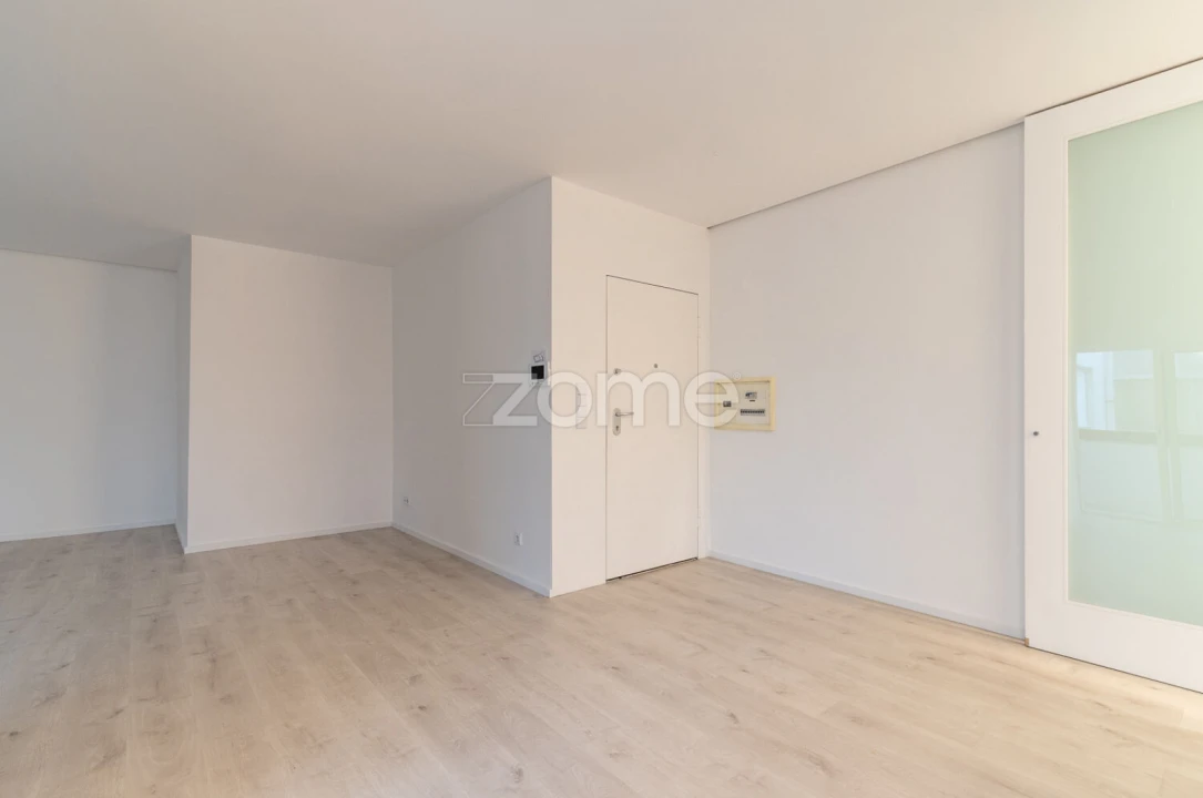 Apartamento T2 para Arrendamento em Lordelo do Ouro e Massarelos Foto 4