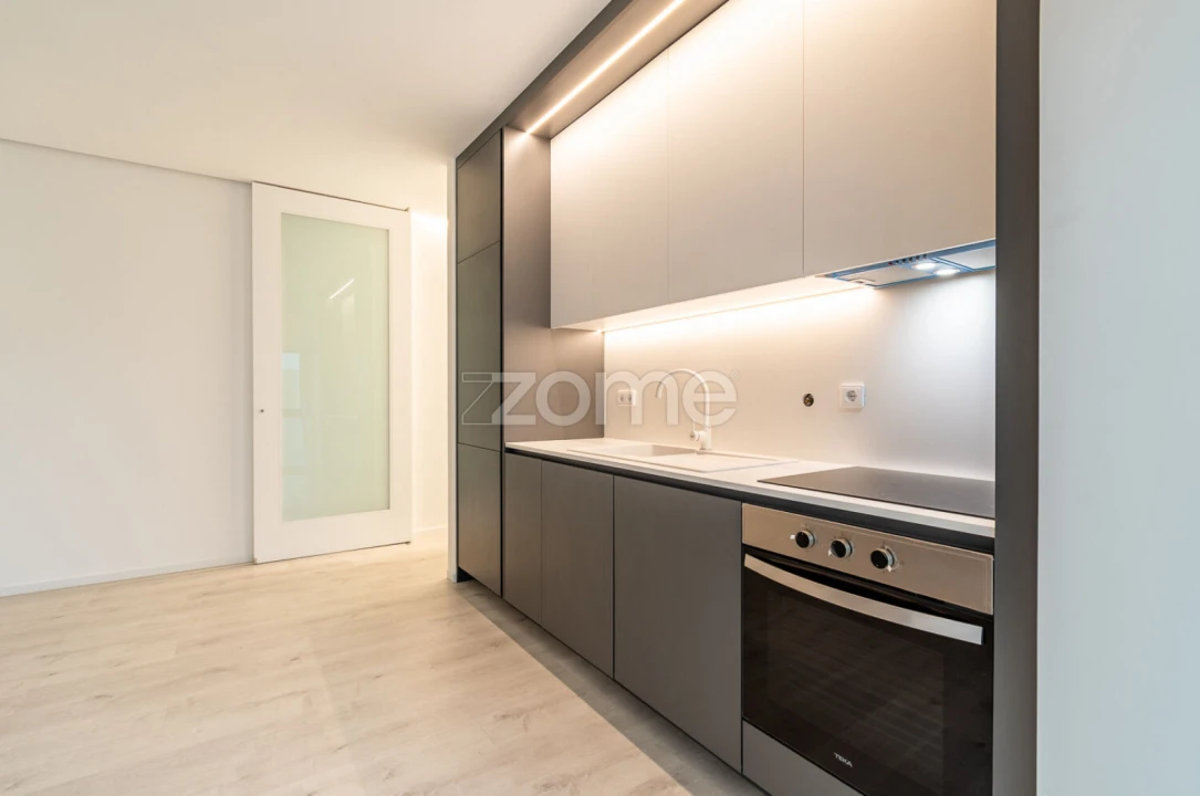 Apartamento T2 para Arrendamento em Lordelo do Ouro e Massarelos Foto 23