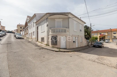 Moradia T8 para Venda em Santo Antonio dos Olivais