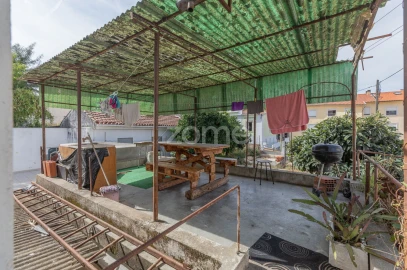 Moradia T8 para Venda em Santo Antonio dos Olivais