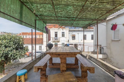 Moradia T8 para Venda em Santo Antonio dos Olivais