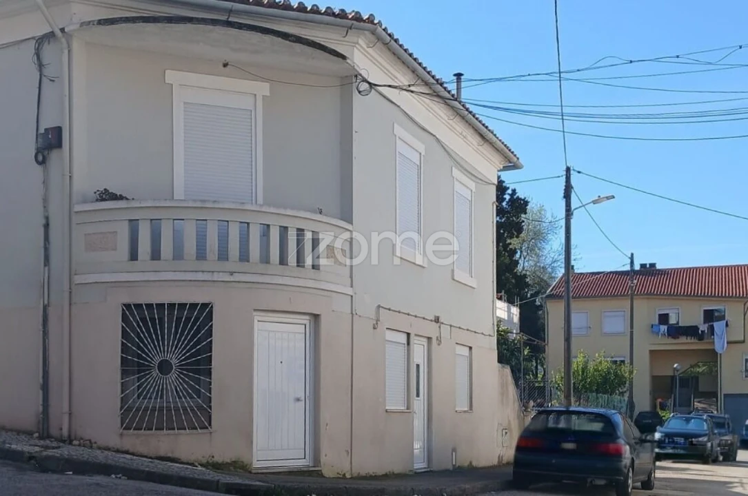 Moradia T8 para Venda em Santo Antonio dos Olivais Foto 2