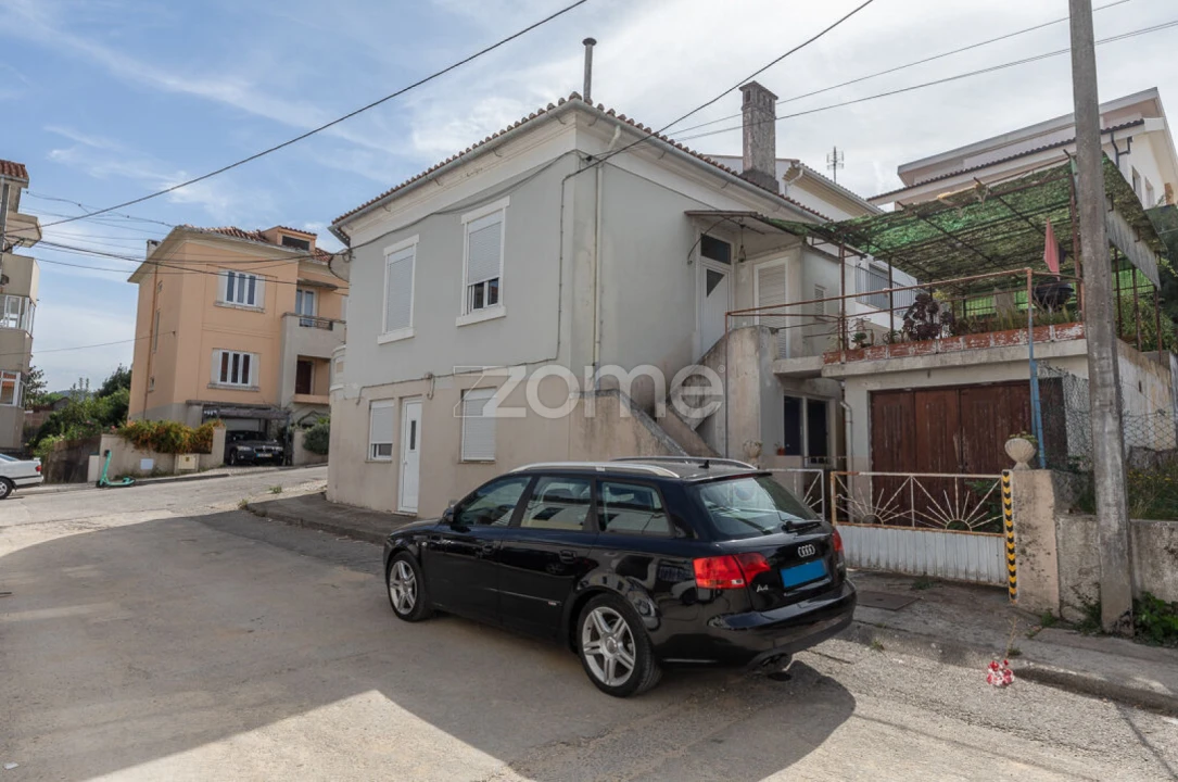 Moradia T8 para Venda em Santo Antonio dos Olivais Foto 4