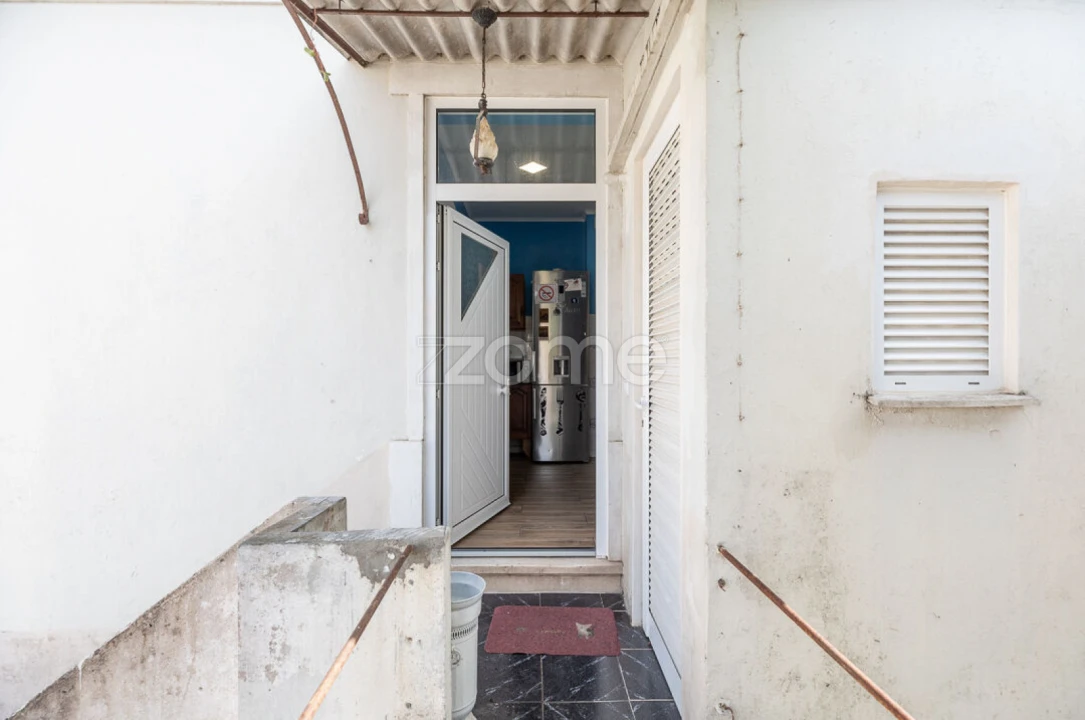 Moradia T8 para Venda em Santo Antonio dos Olivais Foto 27