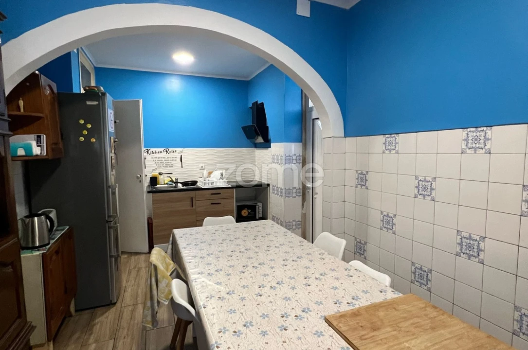 Moradia T8 para Venda em Santo Antonio dos Olivais Foto 5