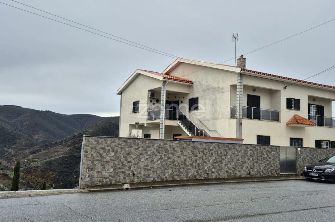 Moradia T4 para Venda em Vila Nova de Foz Côa Foto 3