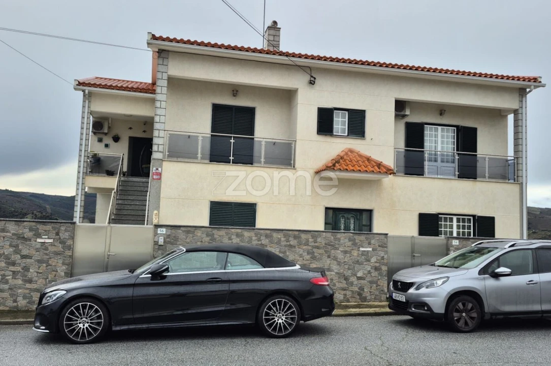Moradia T4 para Venda em Vila Nova de Foz Côa Foto 5