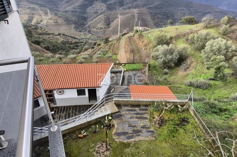 Moradia T4 para Venda em Vila Nova de Foz Côa Foto 16