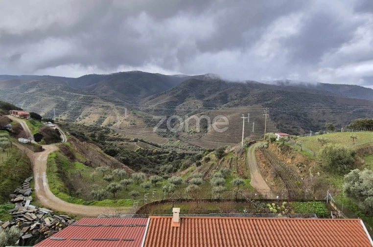 Moradia T4 para Venda em Vila Nova de Foz Côa Foto 11