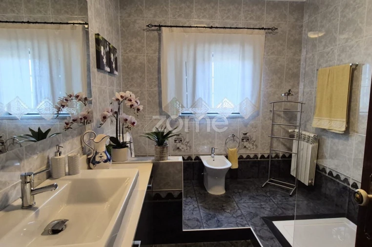 Moradia T4 para Venda em Vila Nova de Foz Côa Foto 22