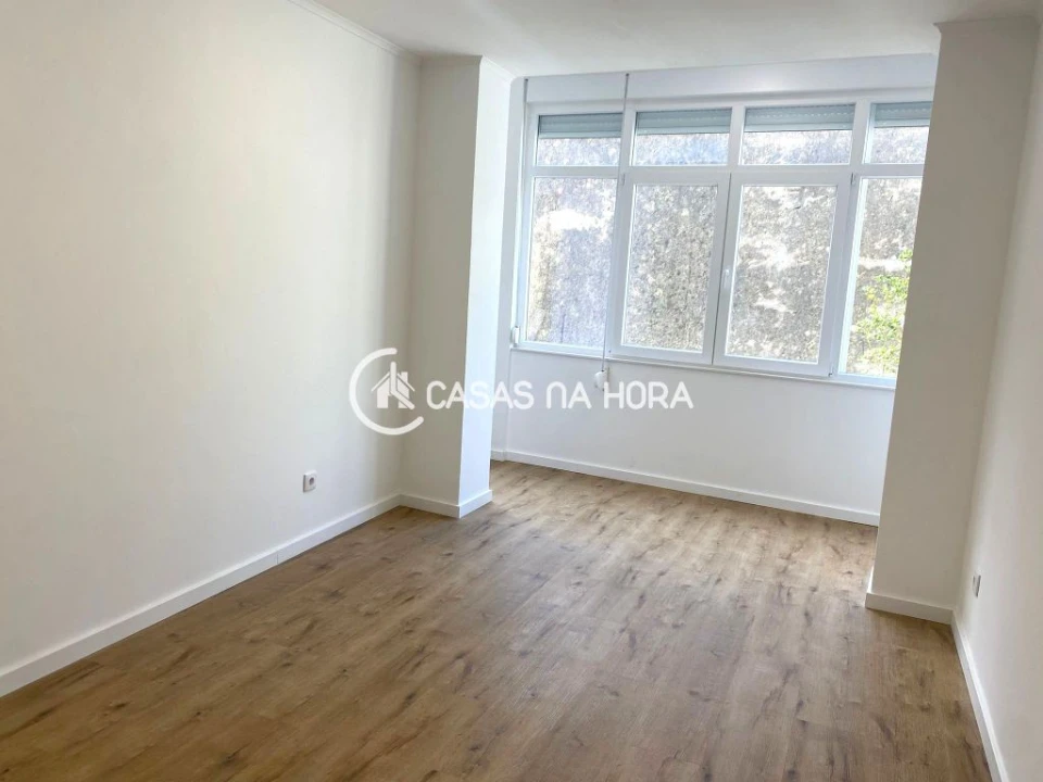 Apartamento T2 para Arrendamento em Almada, Cova da Piedade, Pragal e Cacilhas Foto 2