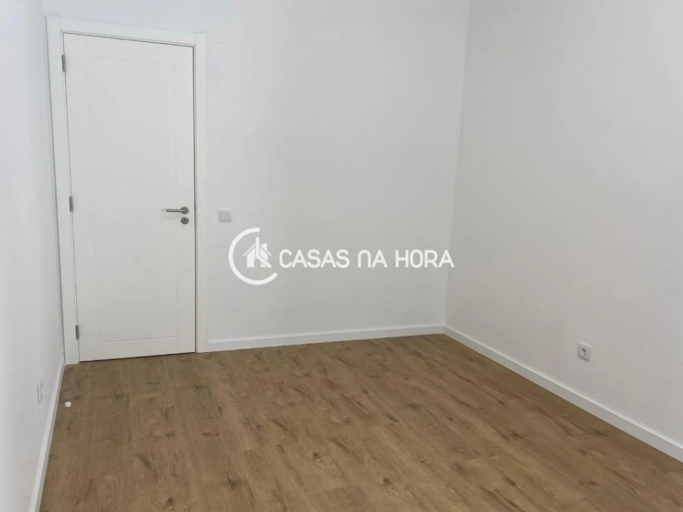 Apartamento T2 para Arrendamento em Almada, Cova da Piedade, Pragal e Cacilhas Foto 17