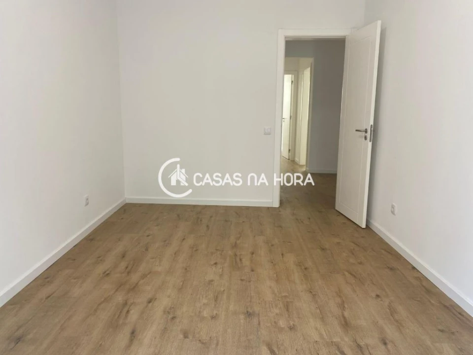Apartamento T2 para Arrendamento em Almada, Cova da Piedade, Pragal e Cacilhas Foto 19