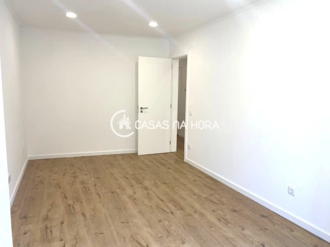 Apartamento T2 para Arrendamento em Almada, Cova da Piedade, Pragal e Cacilhas Foto 9