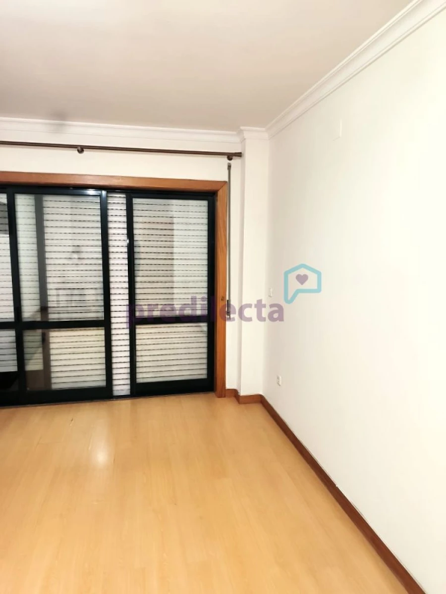 Apartamento T1 para Arrendamento em Paranhos Foto 9