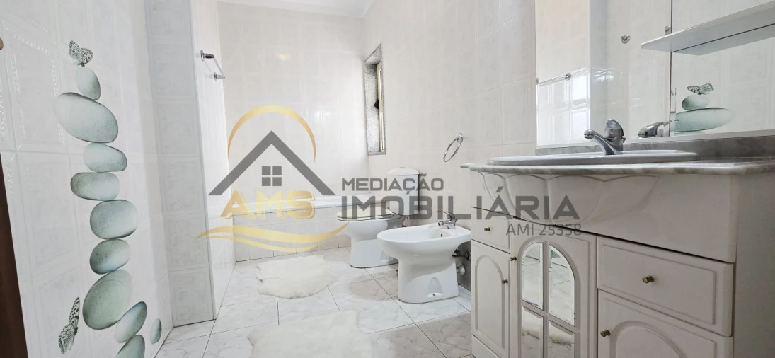 Apartamento T3 para Venda em Quinchães Foto 34