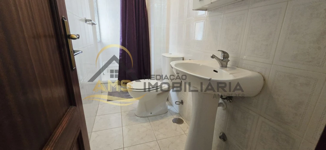 Apartamento T3 para Venda em Quinchães Foto 31