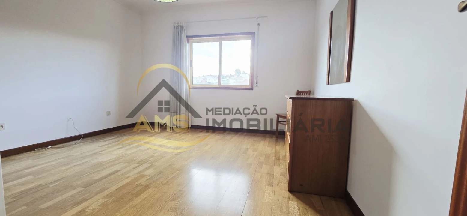 Apartamento T3 para Venda em Quinchães Foto 35