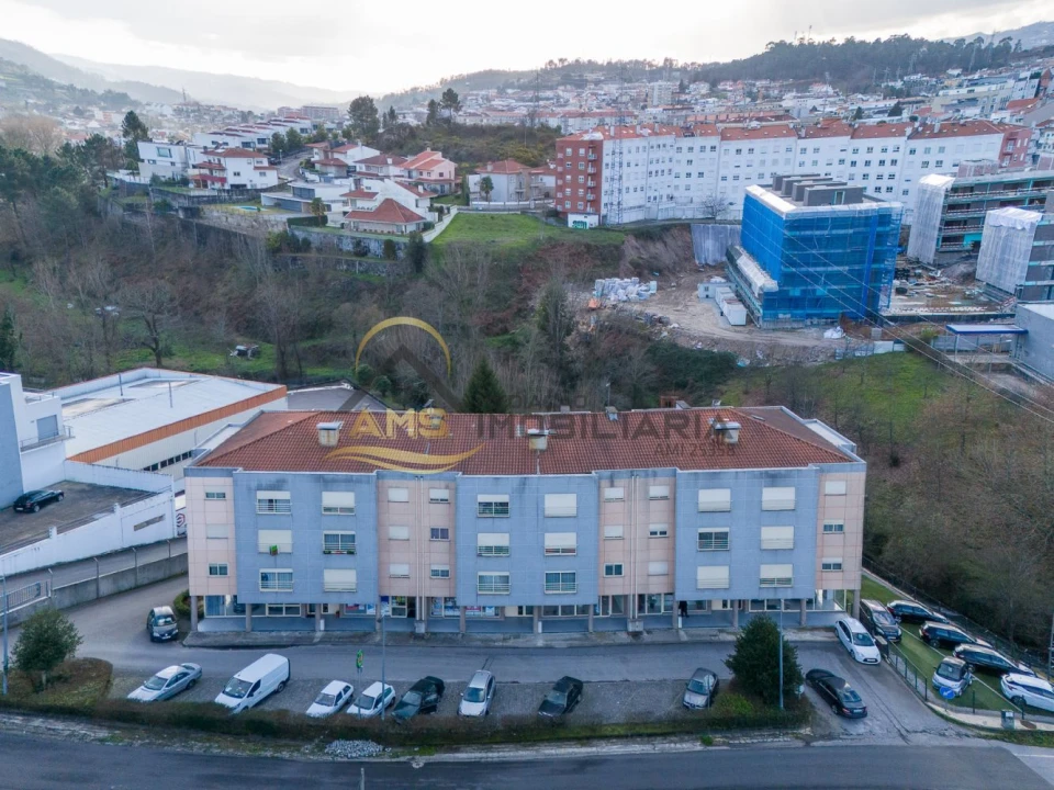 Apartamento T3 para Venda em Quinchães Foto 1