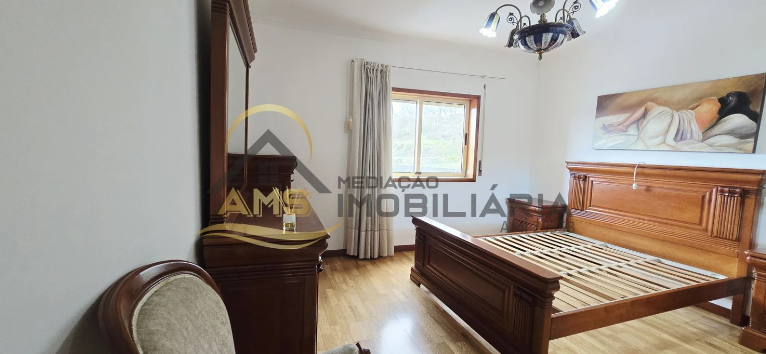 Apartamento T3 para Venda em Quinchães Foto 32