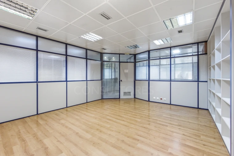 Loja para Venda em Alcobaça e Vestiaria Foto 12