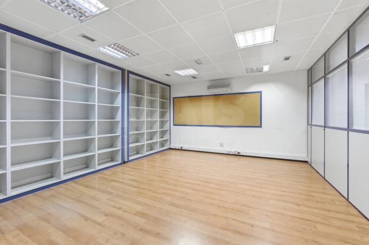 Loja para Venda em Alcobaça e Vestiaria Foto 11