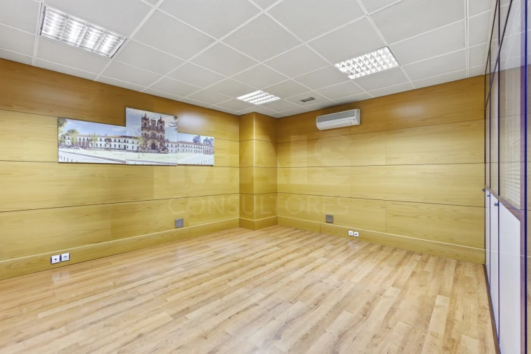 Loja para Venda em Alcobaça e Vestiaria Foto 6