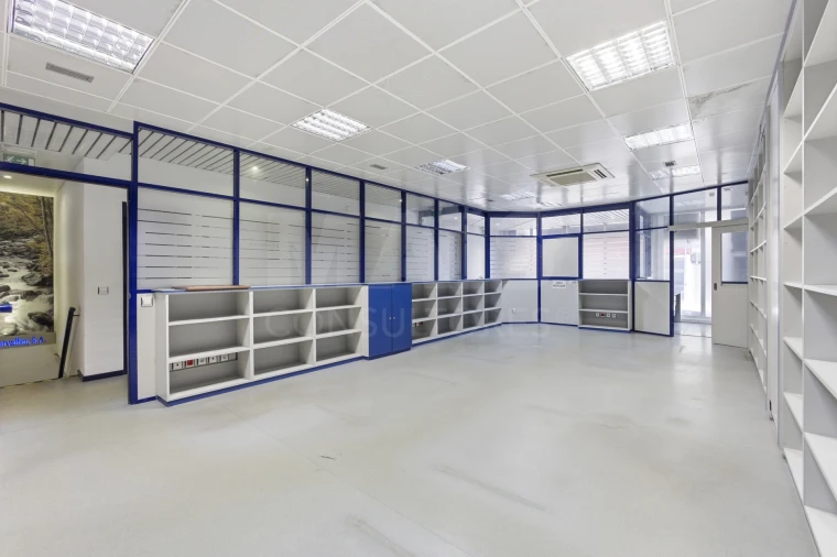 Loja para Venda em Alcobaça e Vestiaria Foto 3