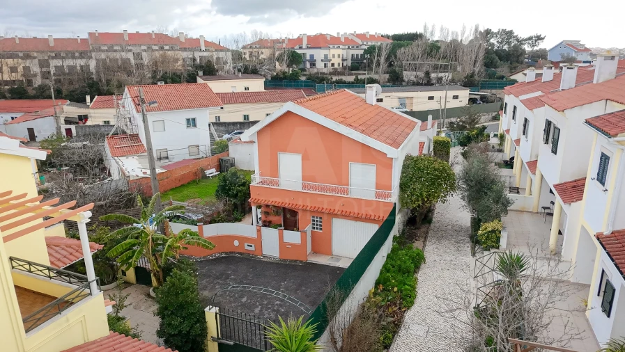 Moradia T4 para Venda em Alcabideche Foto 2