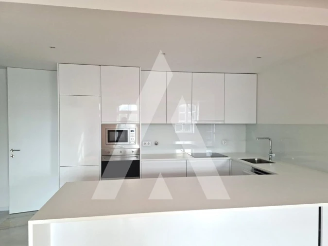 Apartamento T3 para Arrendamento em Santa Maria Maior e Monserrate e Meadela