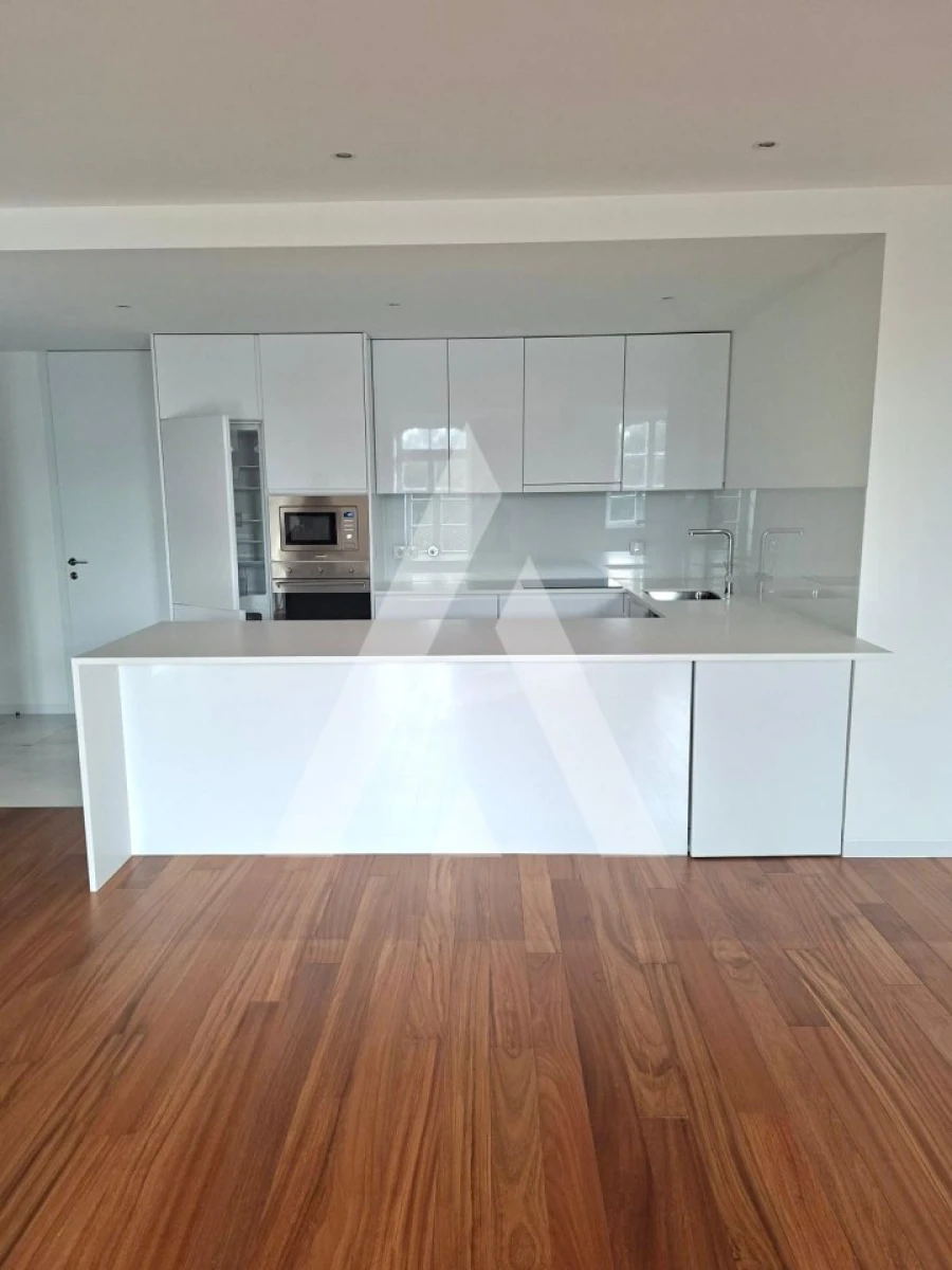 Apartamento T3 para Arrendamento em Santa Maria Maior e Monserrate e Meadela Foto 2