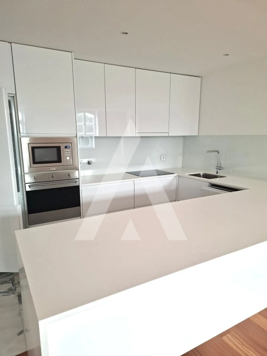 Apartamento T3 para Arrendamento em Santa Maria Maior e Monserrate e Meadela Foto 4