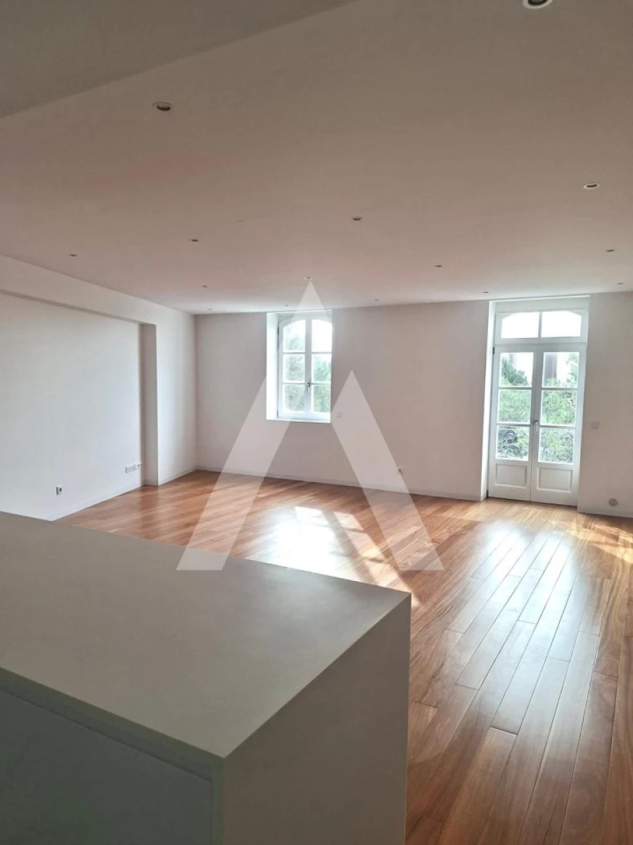 Apartamento T3 para Arrendamento em Santa Maria Maior e Monserrate e Meadela Foto 5