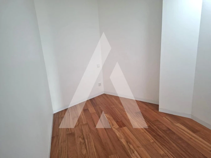 Apartamento T3 para Arrendamento em Santa Maria Maior e Monserrate e Meadela Foto 13