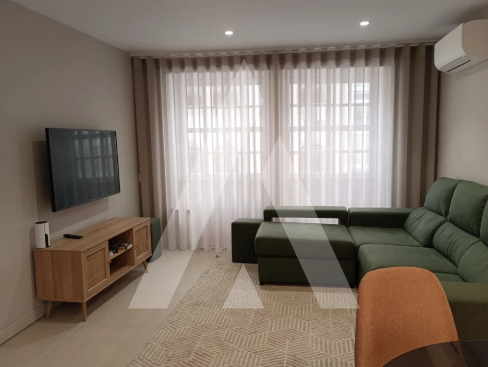 Apartamento T3 para Arrendamento em Sé Nova, Santa Cruz, Almedina e São Bartolomeu Foto 5