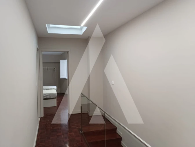 Apartamento T3 para Arrendamento em Sé Nova, Santa Cruz, Almedina e São Bartolomeu Foto 12