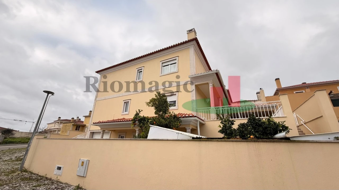 Moradia T5 para Venda em Rio Maior Foto 3