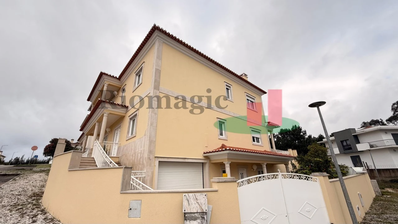 Moradia T5 para Venda em Rio Maior Foto 4