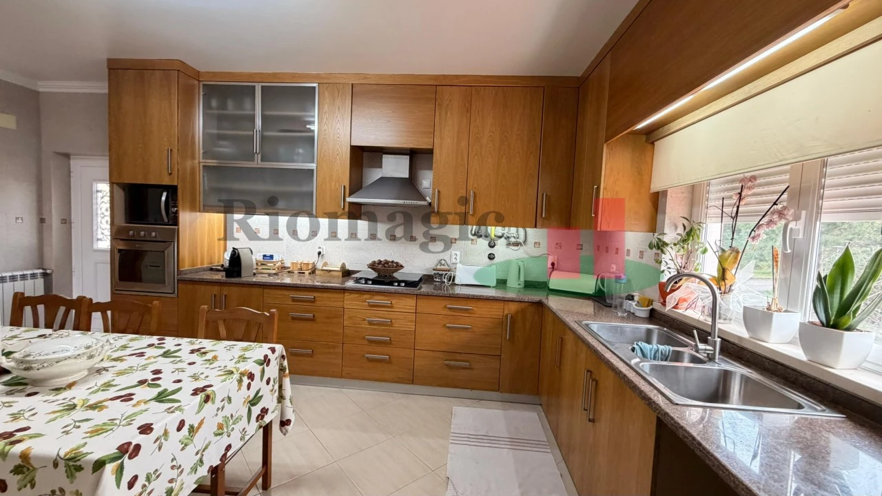 Moradia T5 para Venda em Rio Maior Foto 9