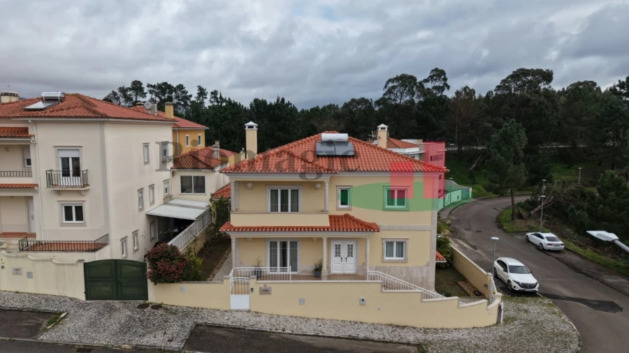 Moradia T5 para Venda em Rio Maior Foto 1