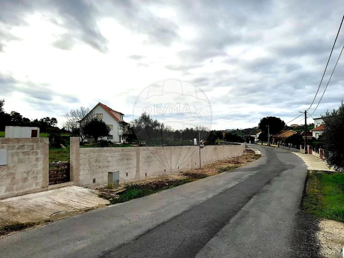 Terreno para Venda em São João Baptista e Santa Maria dos Olivais Foto 1