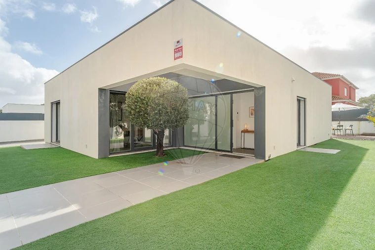 Moradia T4 para Venda em Azeitão (São Lourenço e São Simão) Foto 2