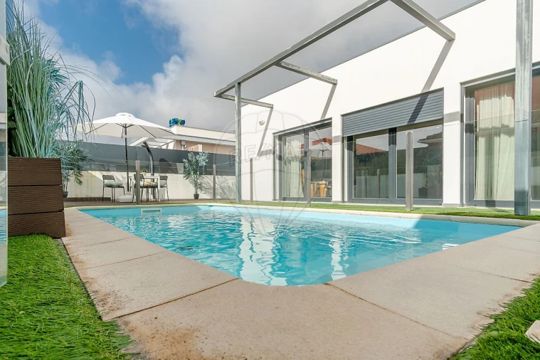 Moradia T4 para Venda em Azeitão (São Lourenço e São Simão) Foto 8