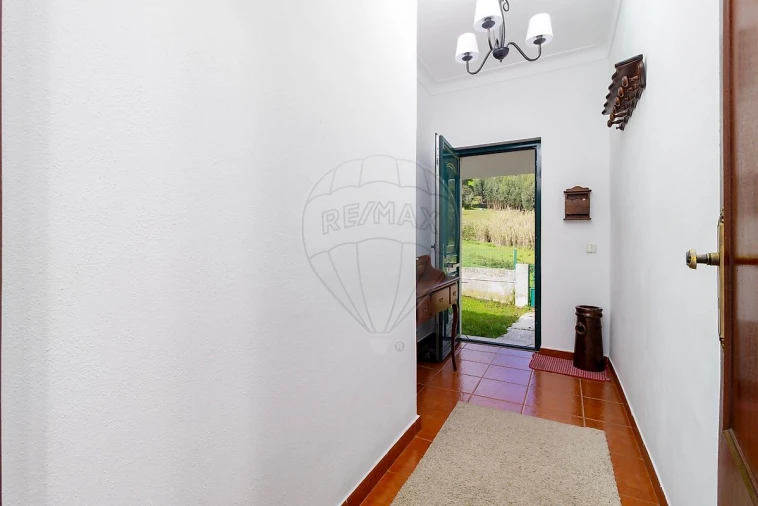 Moradia T3 para Venda em Venda do Pinheiro e Santo Estêvão das Galés Foto 3