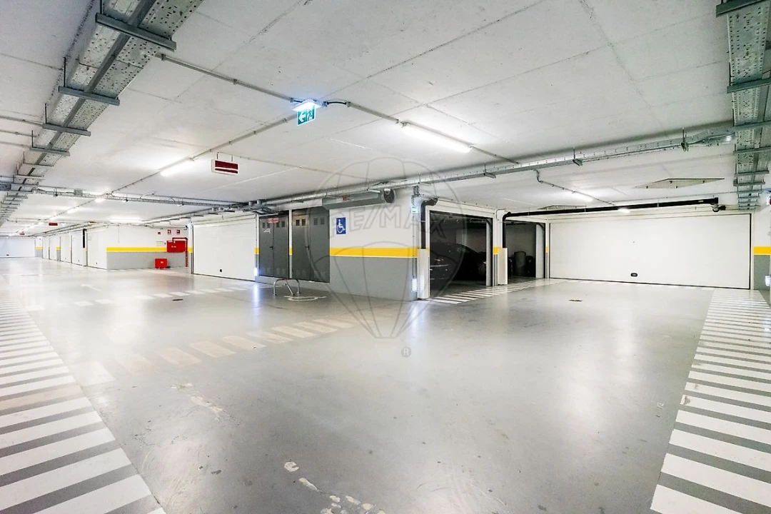 Apartamento T4 para Venda em Parque das Nações Foto 29