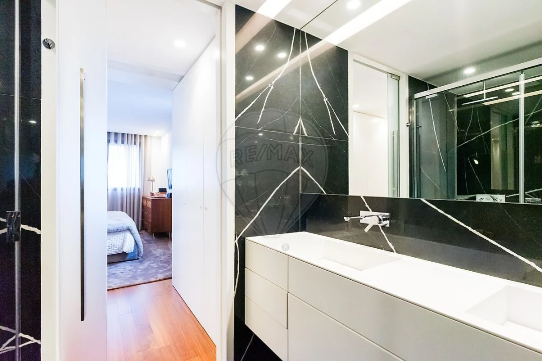 Apartamento T4 para Venda em Parque das Nações Foto 16