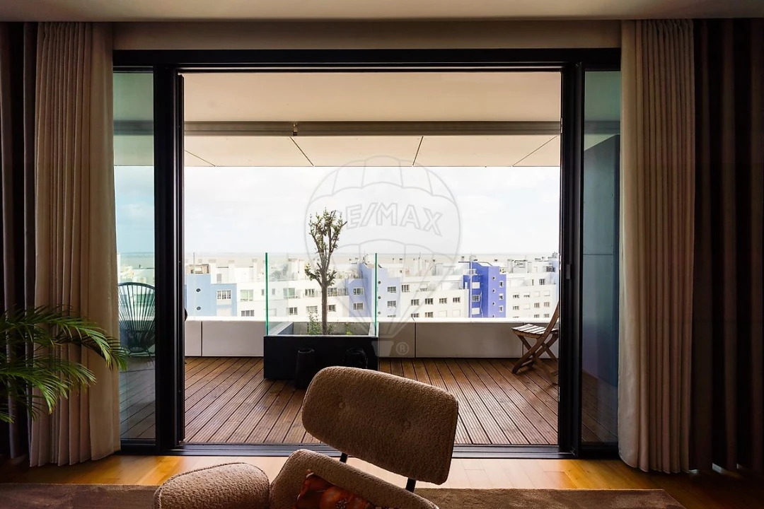Apartamento T4 para Venda em Parque das Nações Foto 5