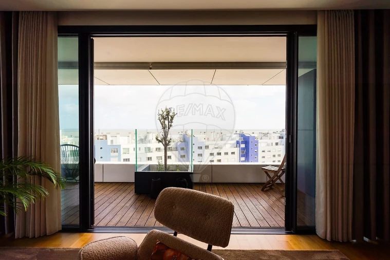 Apartamento T4 para Venda em Parque das Nações Foto 5