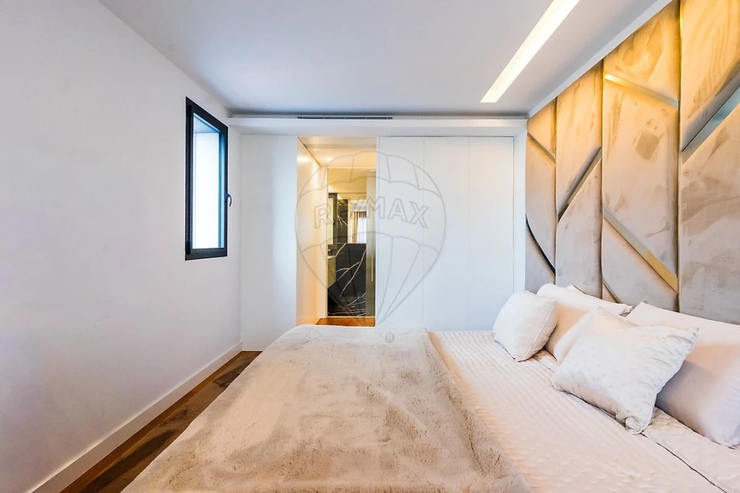 Apartamento T4 para Venda em Parque das Nações Foto 15
